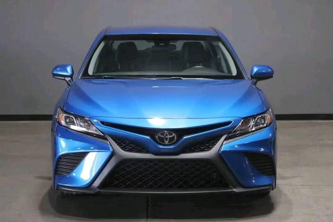 2018 Toyota Camry SE 