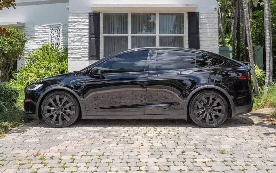 2022 Tesla Model X Plaid