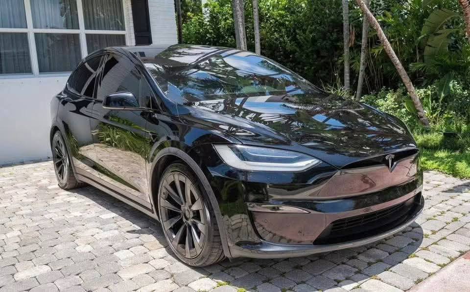 2022 Tesla Model X Plaid