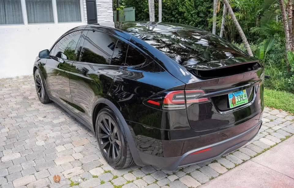 2022 Tesla Model X Plaid