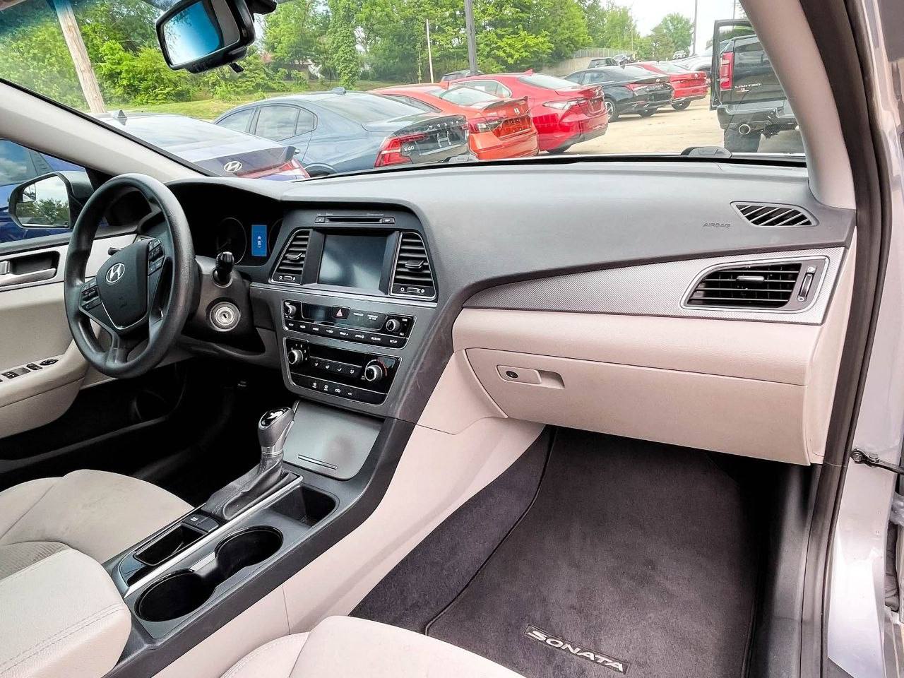 2017 Hyundai SONATA SE