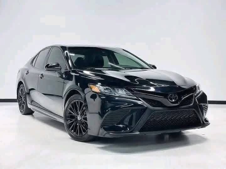 2020 Toyota Camry SE