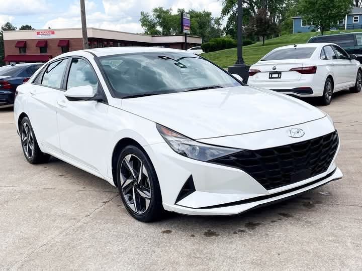 2023 Hyundai ELANTRA SEL 