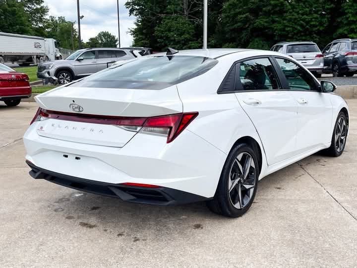 2023 Hyundai ELANTRA SEL 