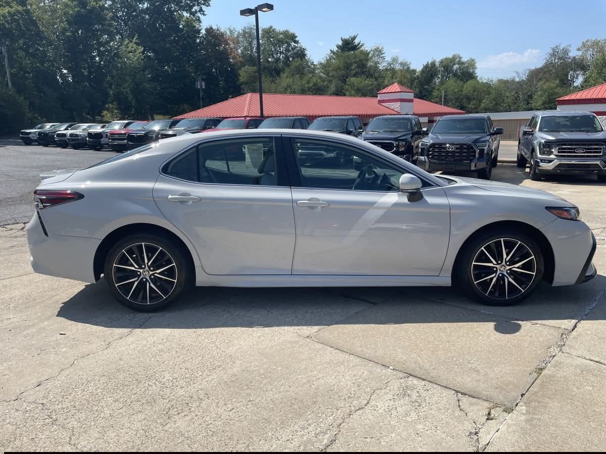 2024 Toyota Camry SE 