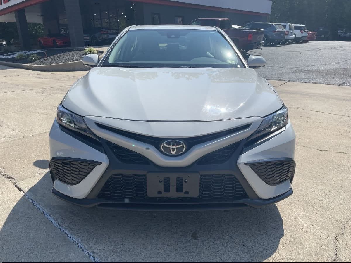 2024 Toyota Camry SE 