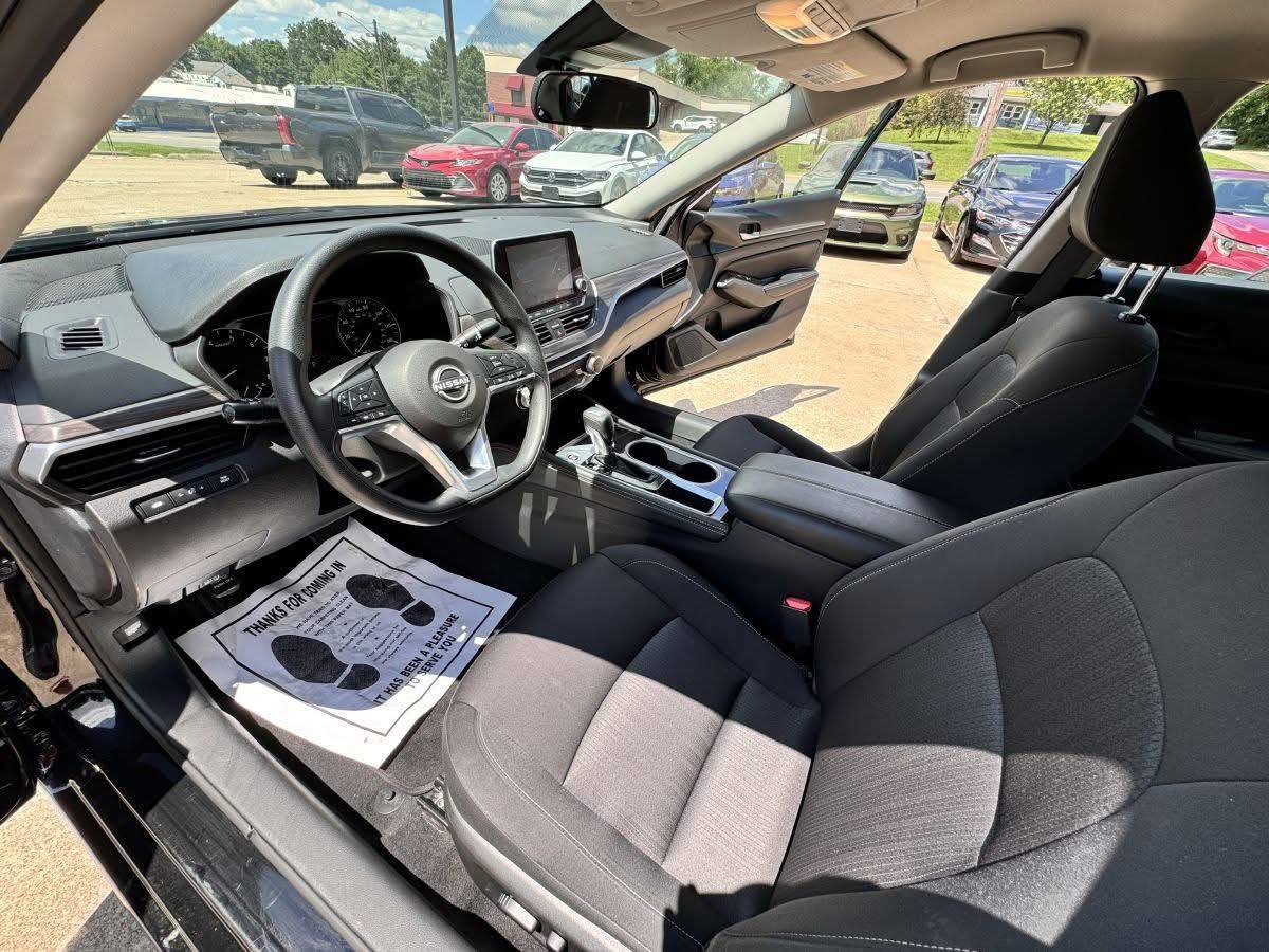 2023 Nissan Altima 2.5 SV 