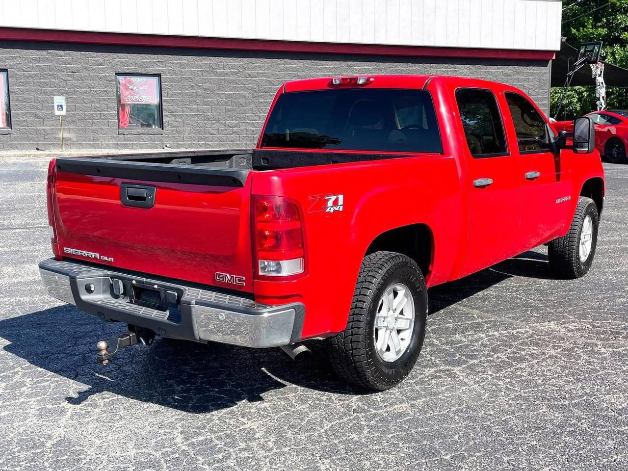2009 GMC Sierra 1500 SLE 4x4  Price $9,900 