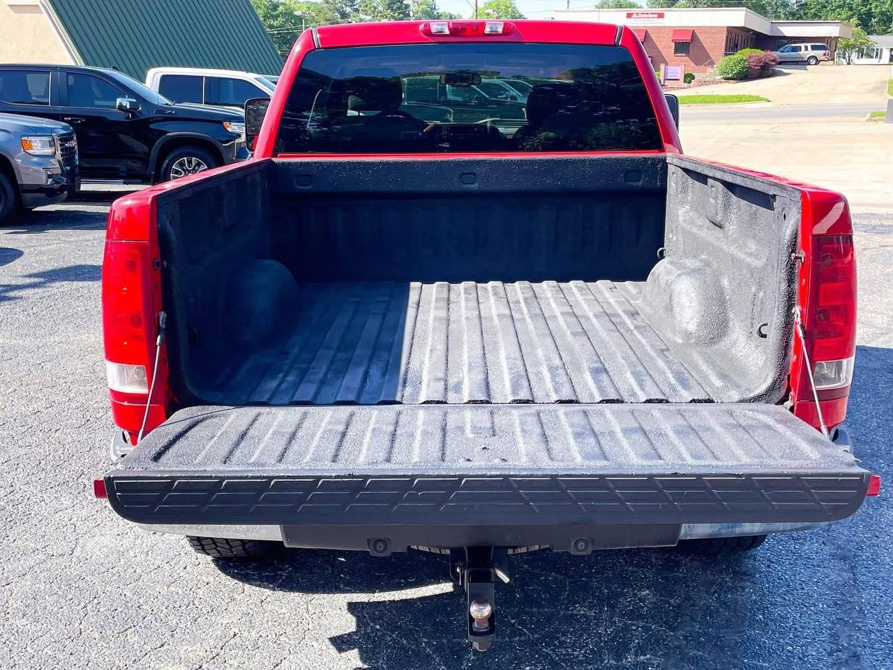 2009 GMC Sierra 1500 SLE 4x4  Price $9,900 