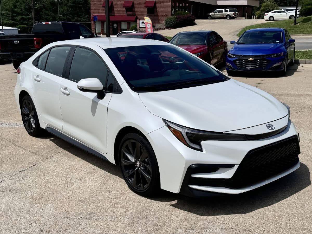 2023 Toyota Corolla SE  