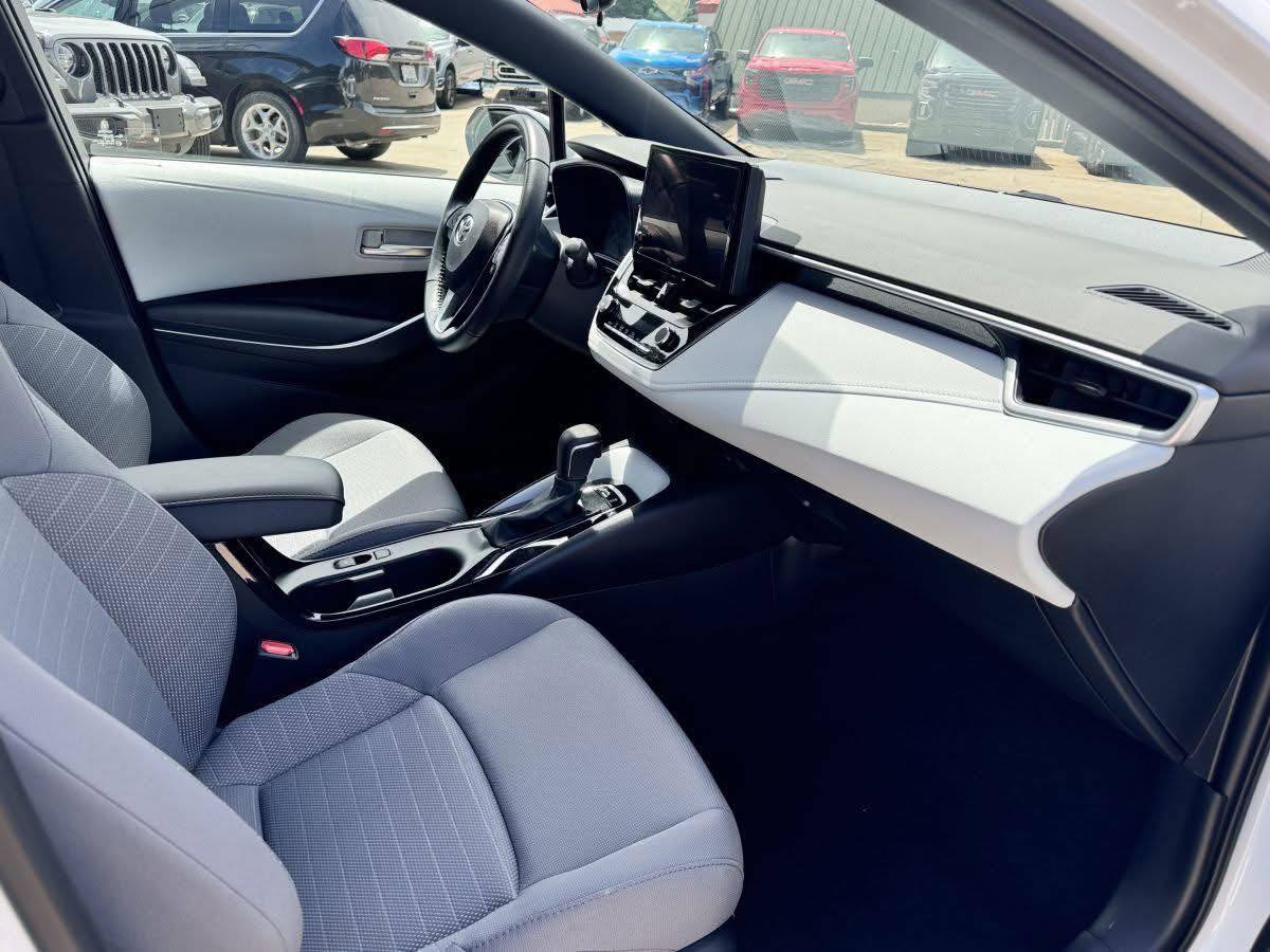 2023 Toyota Corolla SE  
