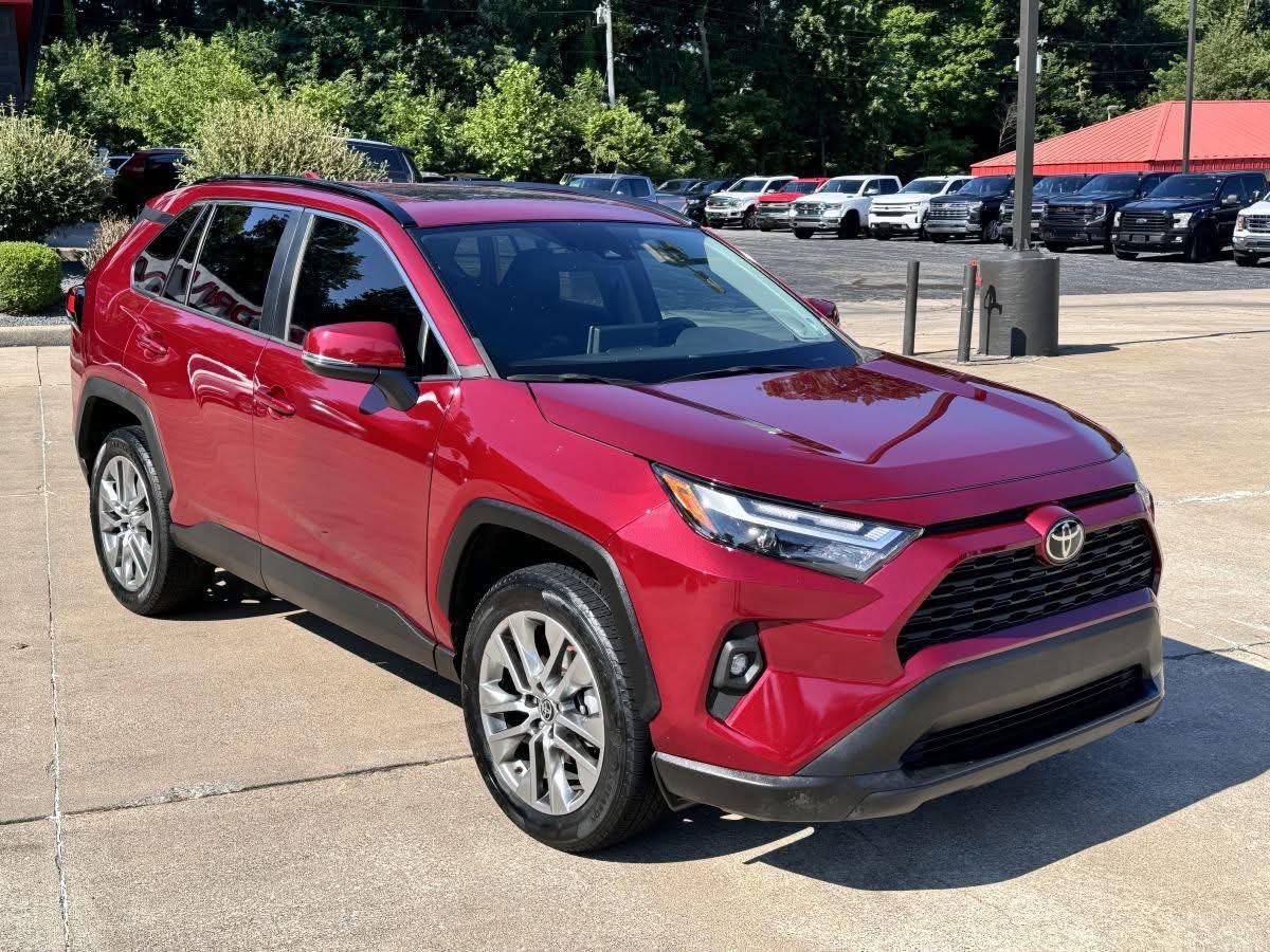 2022 Toyota RAV4 XLE Premium  