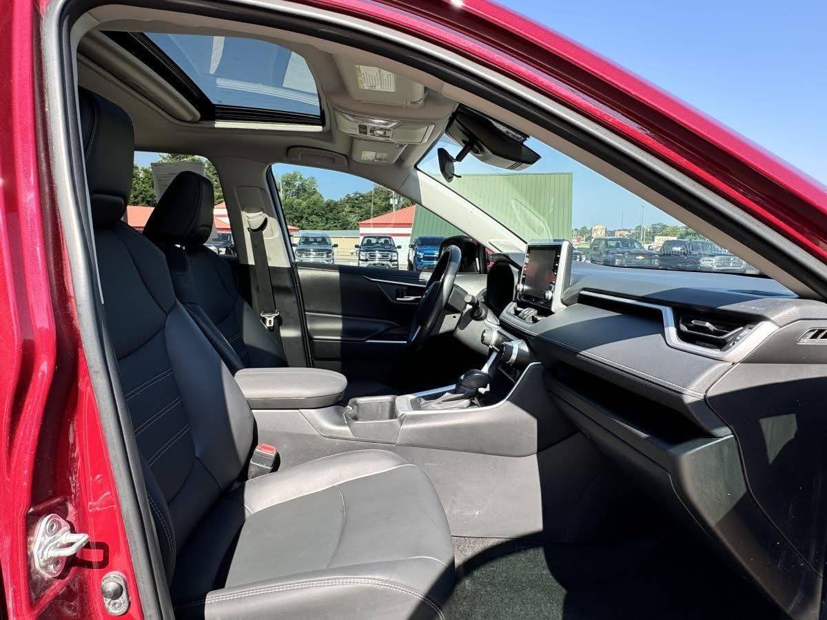 2022 Toyota RAV4 XLE Premium  